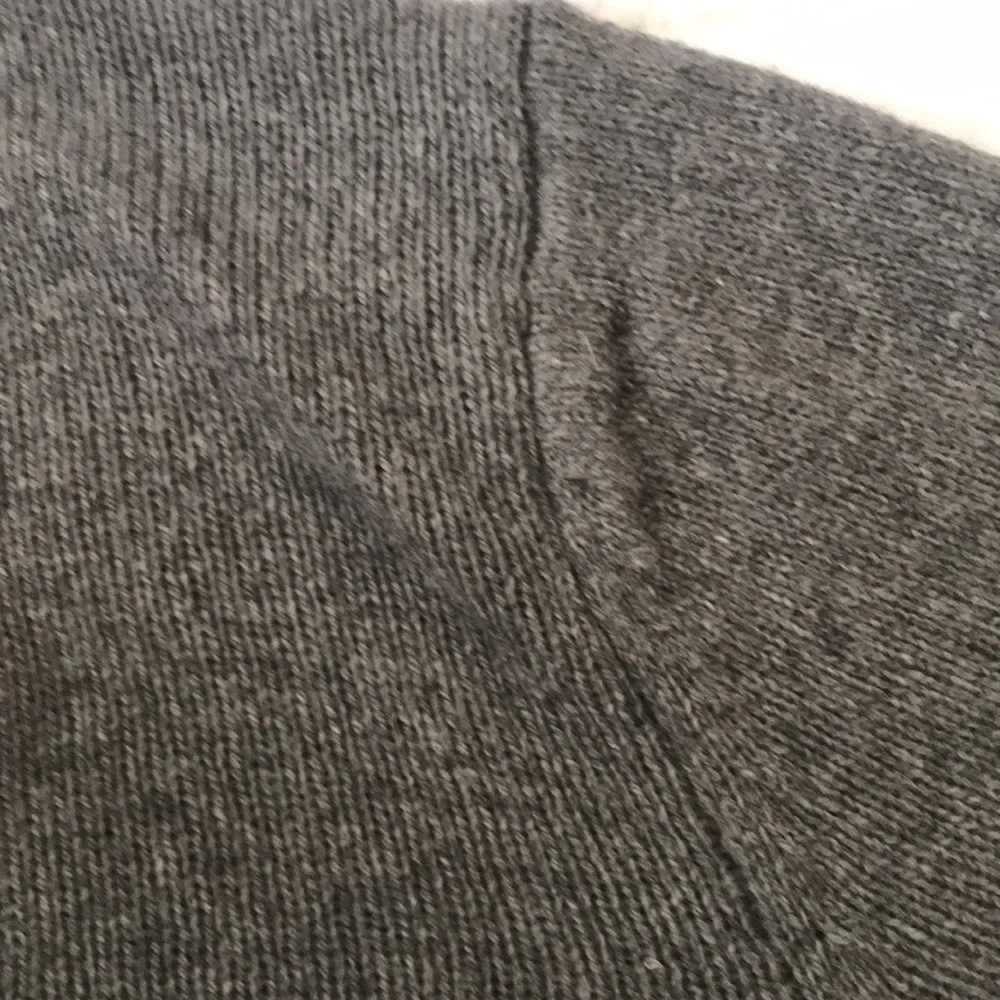 Men’s Paolo Mondo gray merino wool/cashmere v neck sweater, large